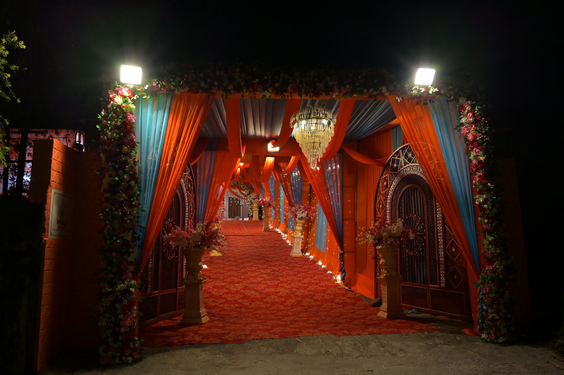 Lit pathway